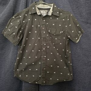 Broken Threads Boys Sz 8  Black Casual Button Up Shirt Fishbone Graphics